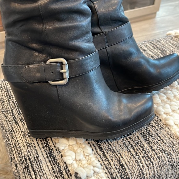 Vera Wang Lavender wedge boots - Picture 5 of 8